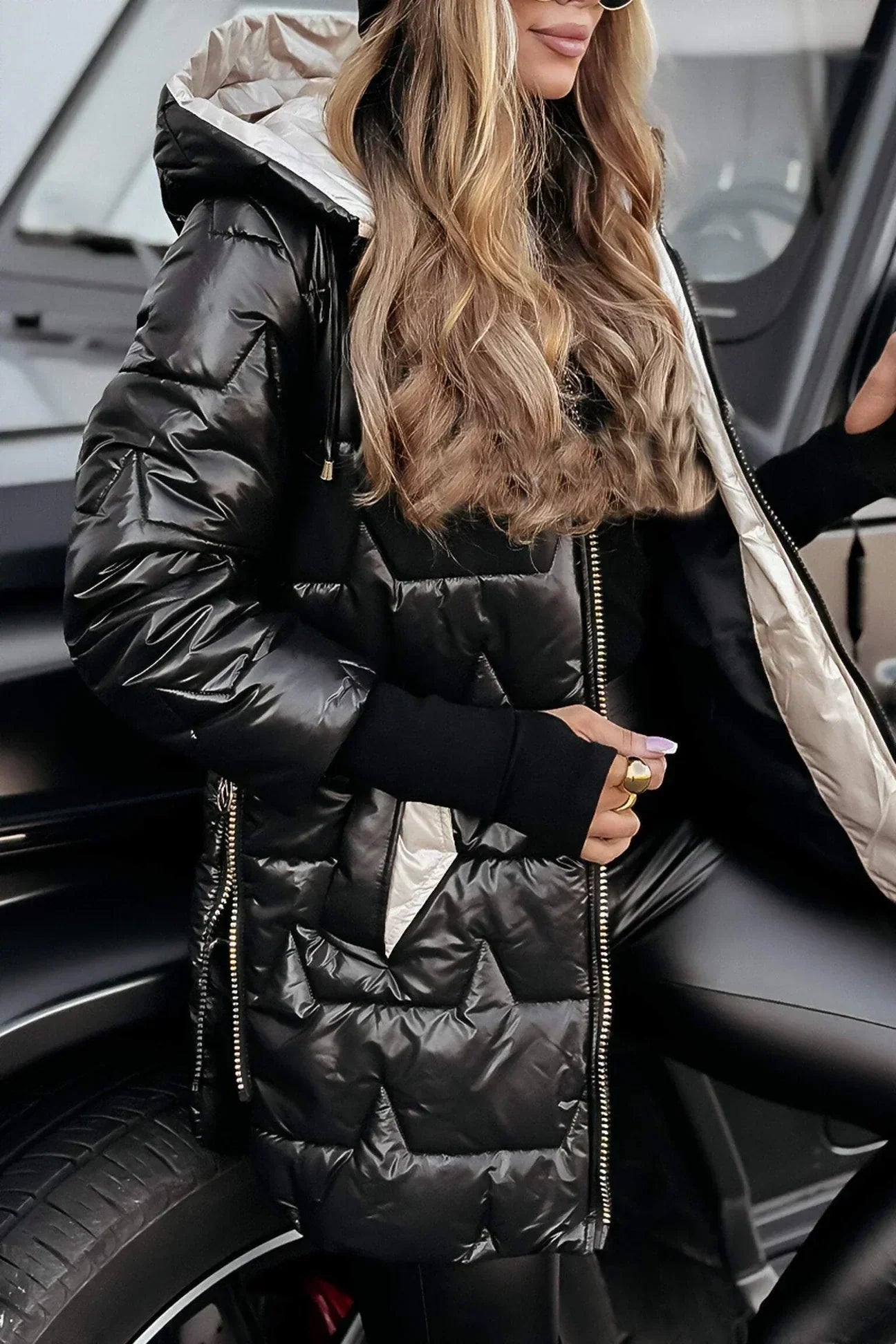 Stefana - Stylowy płaszcz zimowy z kapturem i podszewką